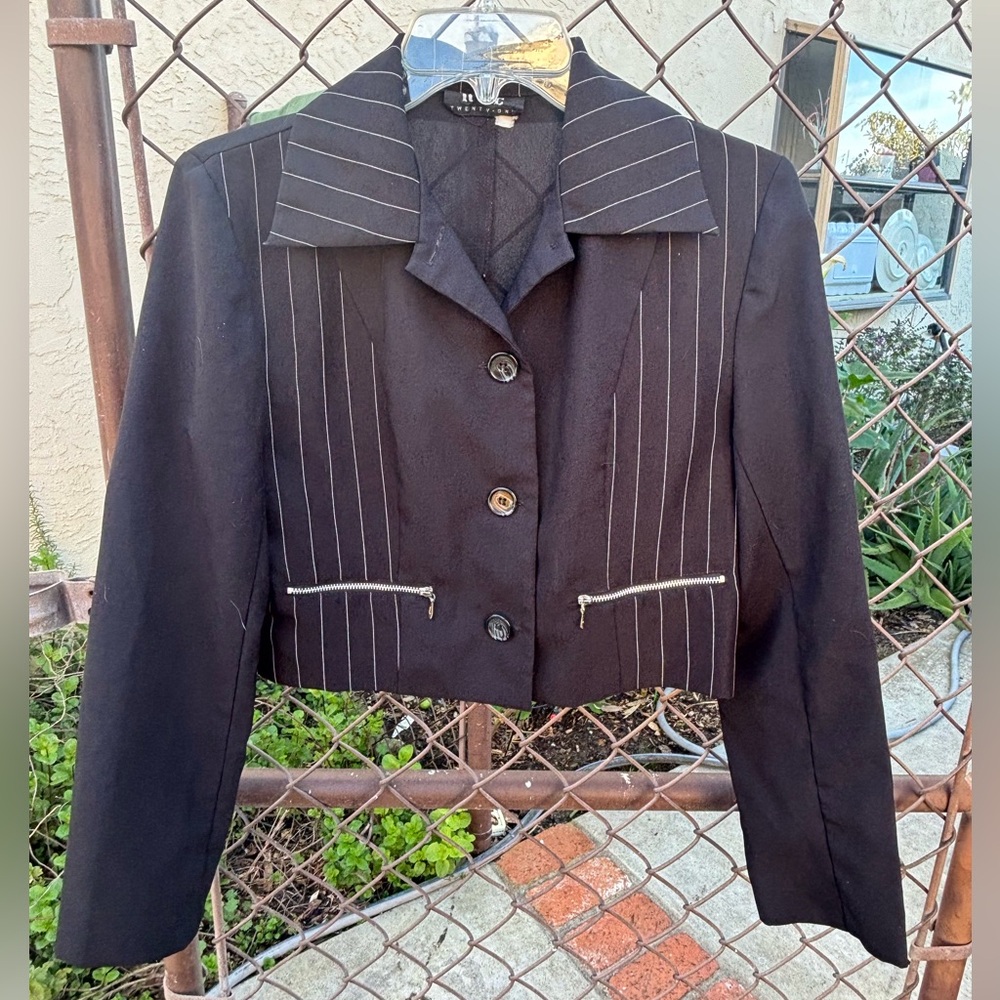 Jacket - Picture 8 of 10